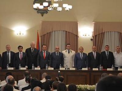 Գեւորգ Կոստանյանը պարգեւատրեց Աղվան Հովսեփյանին. Հպարտանալու առիթ պիտի ունենանք