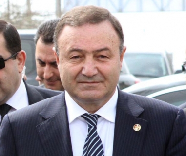 «Հրապարակ». Նախագահի հետ եկել եմ, նրա հետ էլ գնալու եմ. Արմավիրի մարզպետը սպառնացել է