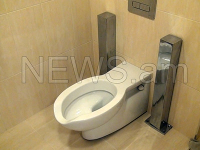 Աբովյան փողոցի գետնանցումում զուգարաններ են տեղադրվել` տեղաշարժման խնդիրներով մարդկանց համար (ֆոտո)