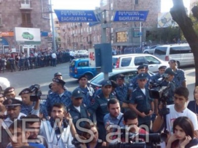 Ոստիկանների հետ բախումներում ցուցարարներից շատերը վնասվածքներ են ստացել (ֆոտո)