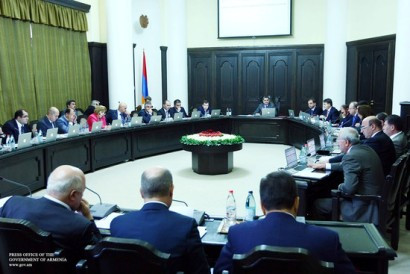 «Հրապարակ». Մեր նախարարները լուսատեսանկարվելու «մանյակներ» են