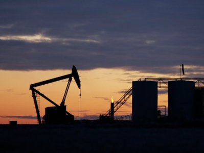 Нефть дешевеет на ожидании данных по рынку труда США