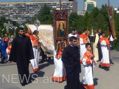 Ցեղասպանության նահատակների սրբապատկերը առաջին անգամ տեղափոխվեց Սուրբ Գրիգոր Լուսավորիչ եկեղեցի