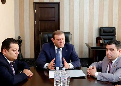 Տարոն Մարգարյանը ներկայացրել է Քանաքեռ-Զեյթուն վարչական շրջանի նոր ղեկավարին