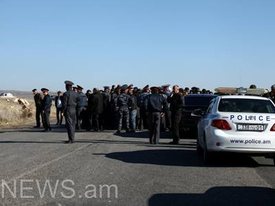 Մի քանի միլիոնի վարկ ունենք. գյուղացիները մտադիր են երեխաների հետ փակել միջպետական ճանապարհը