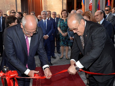 Նախագահը ներկա է գտնվել «ՀԲԸՄ Վահե Կարապետյան կենտրոն»-ի բացմանը (ֆոտո)