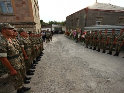 Ազնիվ եւ ճշտապահ զինծառայող էր. տեղի ունեցավ Արցախում զոհված Հարութ Հակոբյանի հոգեհանգիստը (ֆոտո)