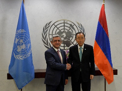 Սերժ Սարգսյանը Բան Կի-Մունին տեղեկացրել է ԼՂ գործընթացի ներկա փուլի եւ սահմանի վիճակի մասին (Ֆոտո)