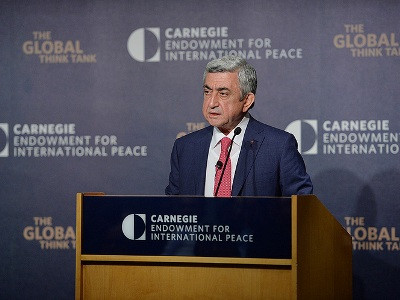 Սերժ Սարգսյանը «Քարնեգի» կենտրոնում հանդիպել է ամերիկյան փորձագետներին (ֆոտո)