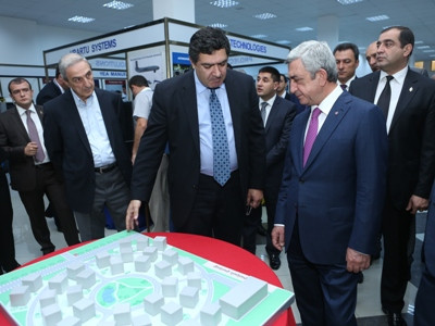 Սերժ Սարգսյանն այցելել է «ԴիջիԹեք էքսպո-2015» տեխնոլոգիական ցուցահանդես (ֆոտո)