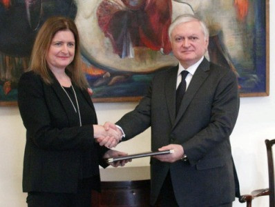 Մեծ Բրիտանիայի նոր դեսպանն իր հավատարմագրերի պատճենն է հանձնել Նալբանդյանին