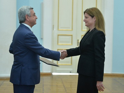 ՀՀ-ում Մեծ Բրիտանիայի նոր դեսպանն իր հավատարմագրերն է հանձնել Սերժ Սարգսյանին (ֆոտո)