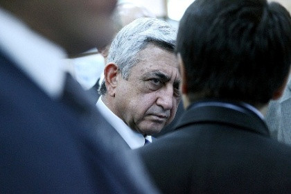 «Ժողովուրդ». Սերժ Սարգսյանը շարունակում է «խաղը» իշխանական կլանների պարագլուխների հետ