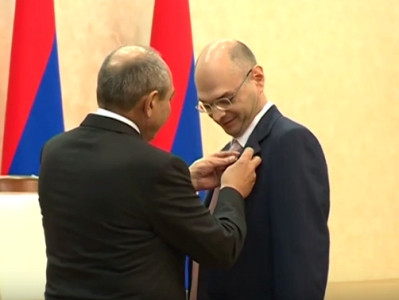 ԼՂՀ նախագահը Միքայել Վարդանյանին պարգեւատրել է «Անանիա Շիակացի» մեդալով