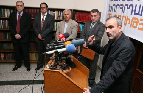 «168 ժամ». Ո՞ւմ համար է ճանապարհ բացում «Նոր Հայաստանը»