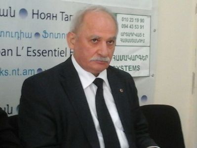 Թուրքիան Ադրբեջանին տված զենքով և հայերին է սպանում, և թուրքերին. թուրք գրող