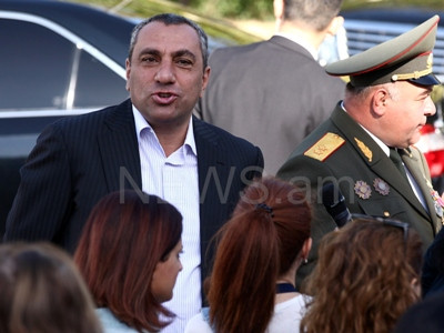 «Հրապարակ». Լարվածություն կա գեներալ Մանվելի եւ Սամվել Ալեքսանյանի միջեւ