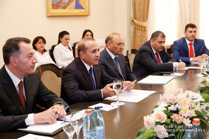 «168 ժամ». Մարդիկ վատ են ապրելու, պաշտոնյաները՝ ավելի լավ