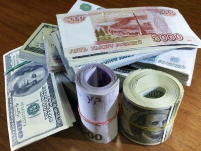 Մոսկովյան բորսայում ռուբլին զիջում է դիրքերը դոլարի եւ եվրոյի հանդեպ