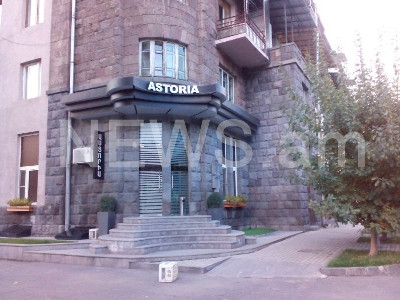 «Աստորիա» հյուրանոցը, որտեղ մահացած էին գտել Մութաֆյանին, փակ է (Ֆոտո)
