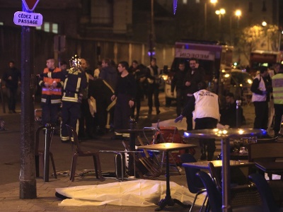 Перестрелка и взрывы в Париже: погибли не менее 18 человек