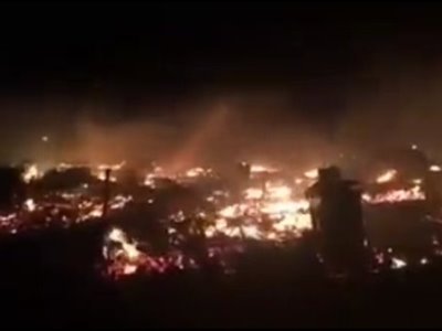 В Кале подожгли лагерь беженцев