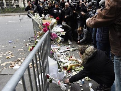 В сети появилась видеозапись начала атаки террористов на клуб Bataclan в Париже