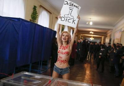 Femen-ի ակտիվիստուհին մերկացել է Կլիչկոյի առջեւ