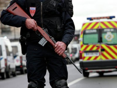 В ходе антитреррористических действий во Франции найдены наркотики и большие суммы денег