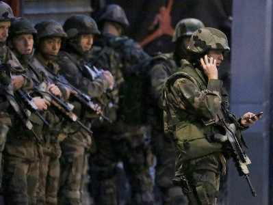 СМИ: Уничтожен последний террорист в парижском пригороде