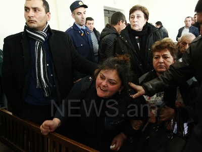 «Թքեմ երեսներիդ, թուրքի լամուկներ». միջադեպ կուրսանտի սպանության գործով առաջին դատական նիստին (Ֆոտո)