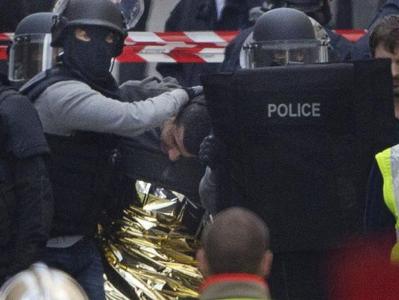 Le Figaro: Женщина взорвала себя во время задержания