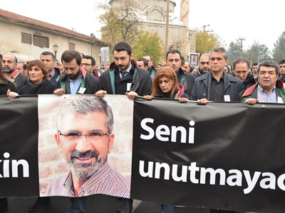 100,000 people attend murdered Kurdish lawyer’s funeral in Turkey (PHOTOS)