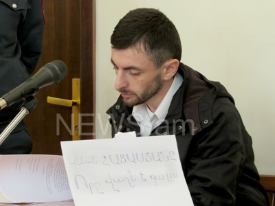 «Կեցցե՛ Հայաստանը, որը վաղն է գալու». Հայկ Կյուրեղյանը Վերաքննիչ է եկել պաստառով (Ֆոտո)