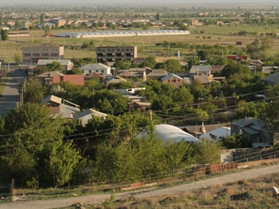 Նստել են գծերին, որ գան, գազ քաշեն. բողոքի ակցիա Մեծամորում