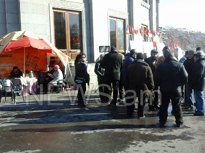 Членам фронта «Новая Армения» не разрешили установить столики на Площади Свободы