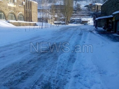 Գորիսում մինչեւ կեսօր տրանսպորտը կաթվածահար էր. ձյուն մաքրող մեքենան փչացել էր (Ֆոտո)
