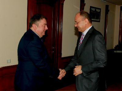 Armenia defense minister bids farewell to outgoing Georgia ambassador