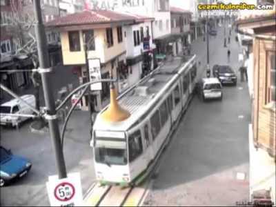 Անհավանական ավտովթարների շարքից