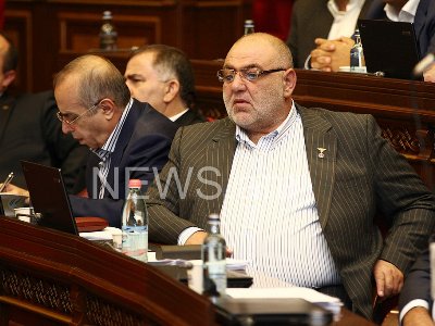 Բիձա մարդ ա, ամբախ-զամբախ խոսացել ա. Սեյրան Սարոյանը՝ Մհեր Սեդրակյանի մասին