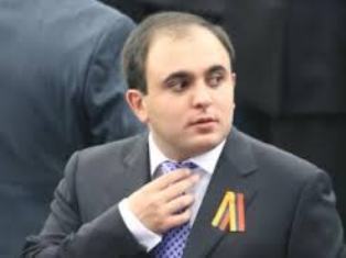 Դավիթ Լոքյանի որդին սեփական դիմումի համաձայն ազատվել է վարչապետի խորհրդականի պաշտոնից