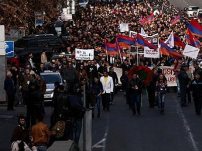 В Ереване стартовало шествие 6 оппозиционных сил в память о жертвах событий 1 марта 2008 года