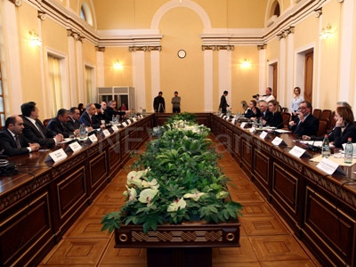 Ավարտվել է Մոգերինիի հանդիպումը ԱԺ ընդդիմադիր ուժերի հետ. գաղտնի է պահվում, թե ինչ է քննարկվել