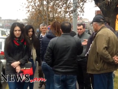 «Երեւան Մոլի» դիմաց կայանող տաքսու վարորդներն արդեն առանց համարանիշերը փակելու կաշխատեն