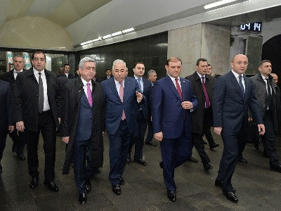 Սերժ Սարգսյանը երթեւեկել է մետրոյով՝ «Մարշալ Բաղրամյանից» «Զորավար Անդրանիկ» (ֆոտո)