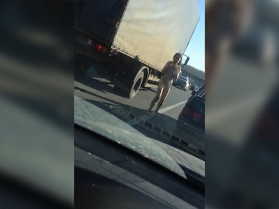 Մերկ աղջիկը զբոսնել է Մոսկվայի ՄԿԱԴ-ով