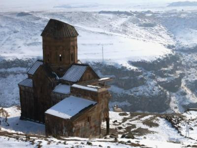 BBC. Անիում միայն քամու ձայնն է լսվում Հայաստանի հետ սահմանի կիրճից (Ֆոտո)