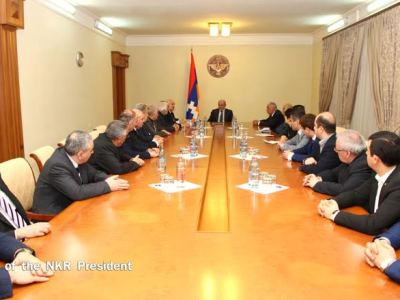 Բակո Սահակյանն ընդունել է ԵՊՀ դասախոսների եւ ուսանողների