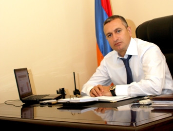 «Ժամանակ». Ռոմանտիզմ էր. Արաբկիրի թաղապետ «Լիդերն» իր ճկույթը կտրել եւ ուղարկել է Վովա Գասպարյանին