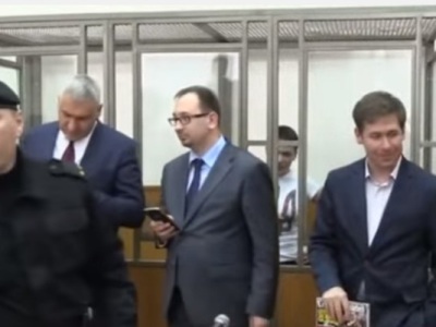 Դատավճռի հրապարակումից հետո Սավչենկոն դատարանում երգել է